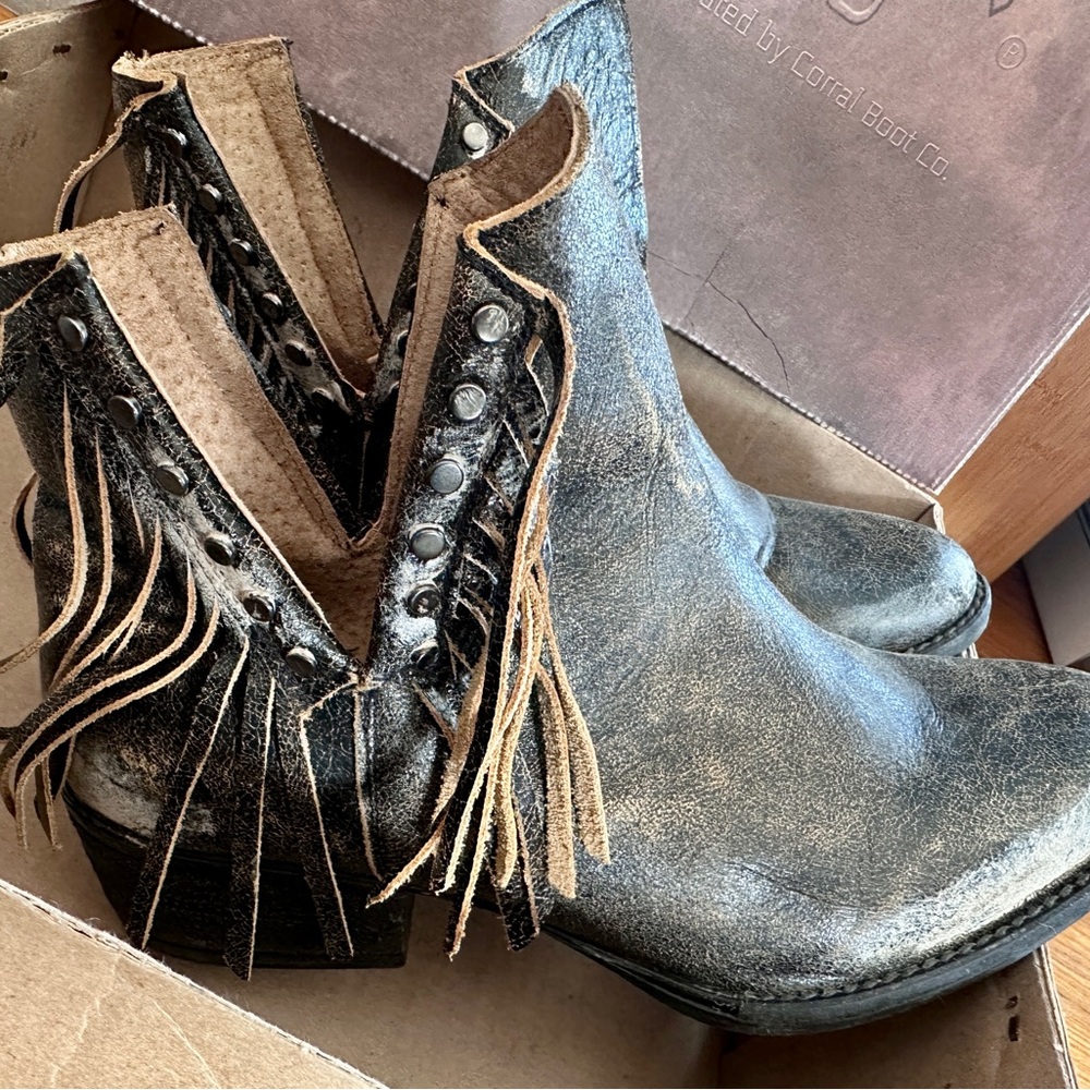 Circle G Distressed Fringe Ankle Boots - Dark Brown! Sz 10, but run small, 9 - Picture 9 of 13